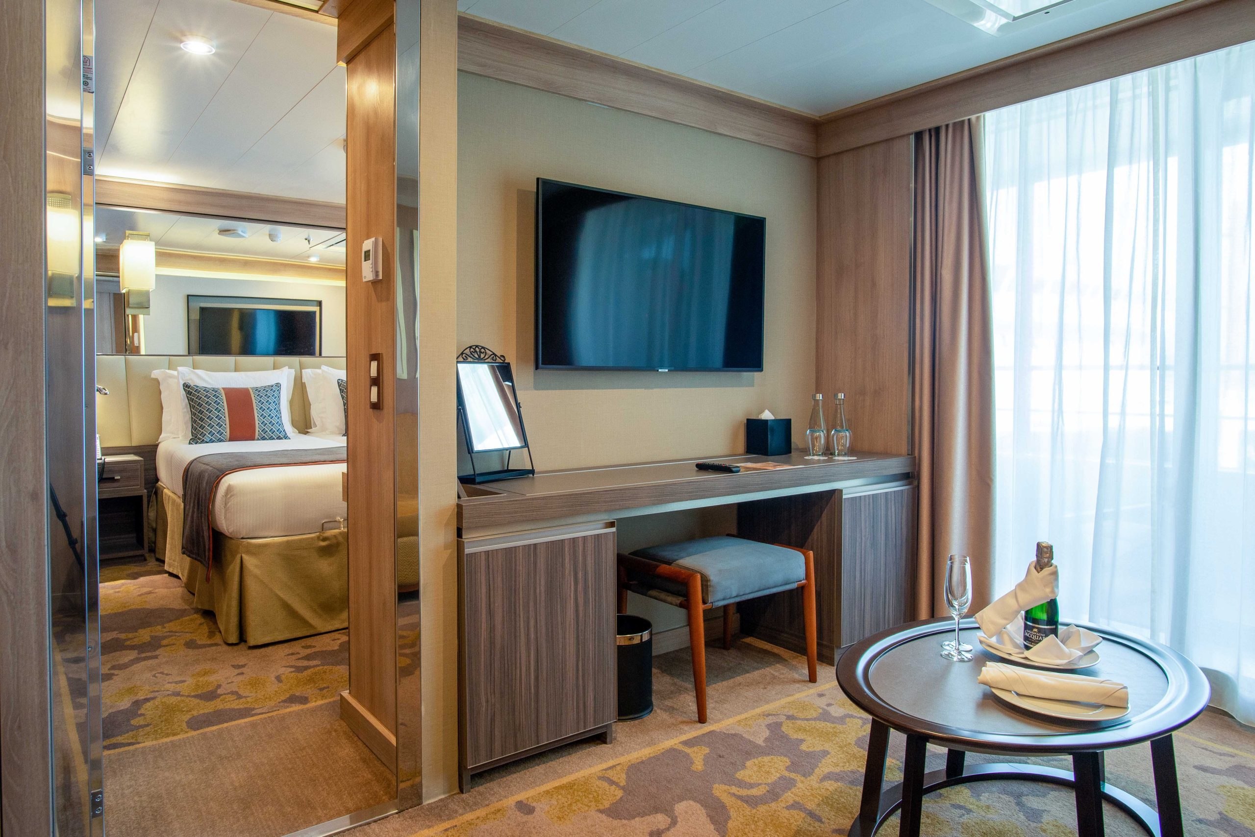World Explorer - Owners Suite