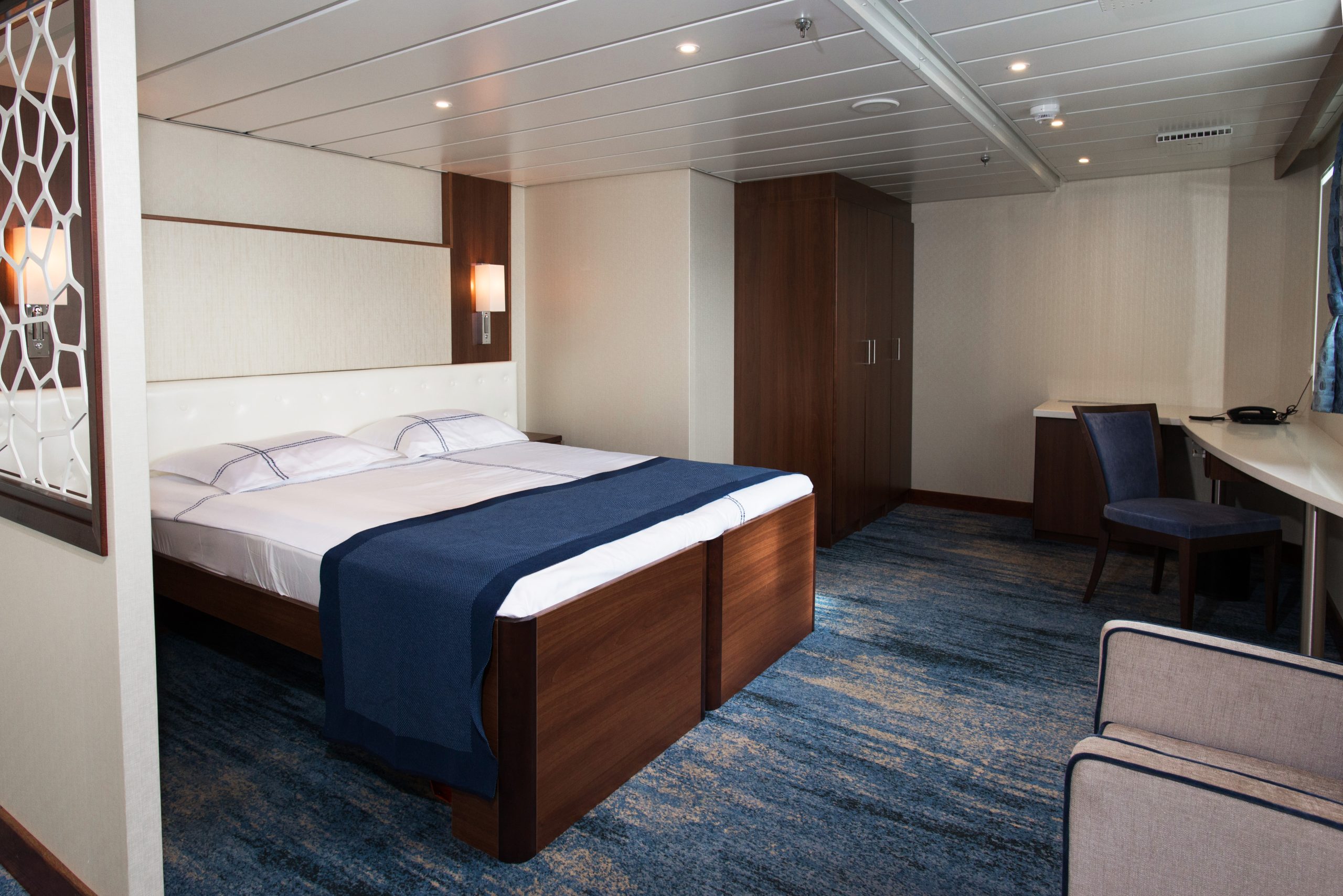 Owner's Suite cabin on the ship Expedition with double bed.
