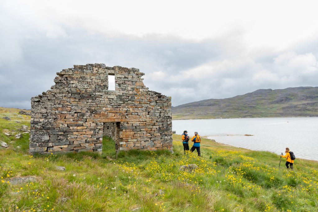 Guests exploring Greenlandic ruins. 