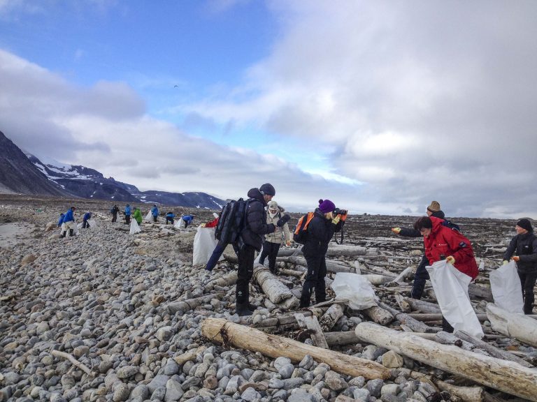 Clean up Svalbard_Oceanwide Expeditions