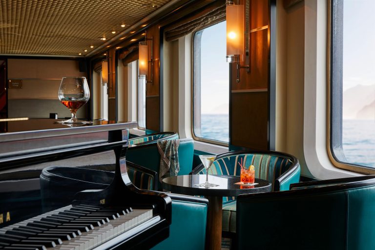 Dulce Vita lounge ©Silversea Cruises Ltd.