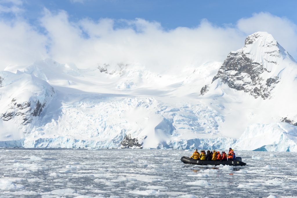 People_zodiac_cruising